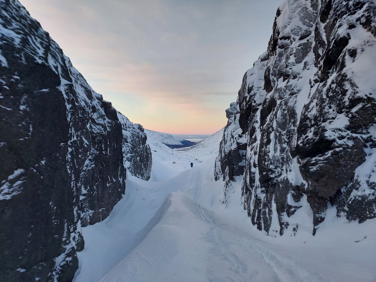 Начинается спуск с перевала