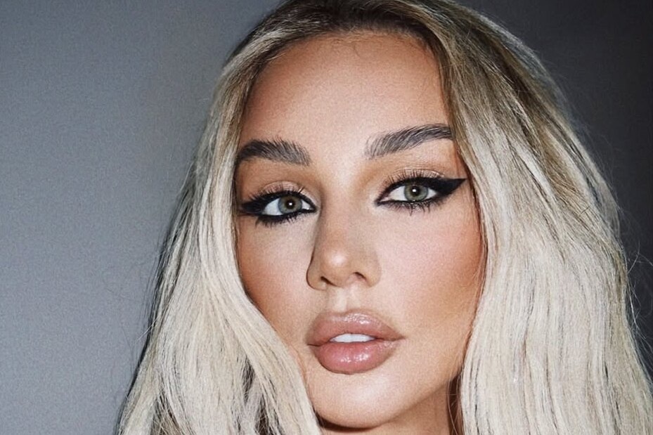     Анна Седокова показала фигуру в провокационном купальнике на отдыхе в Дубае