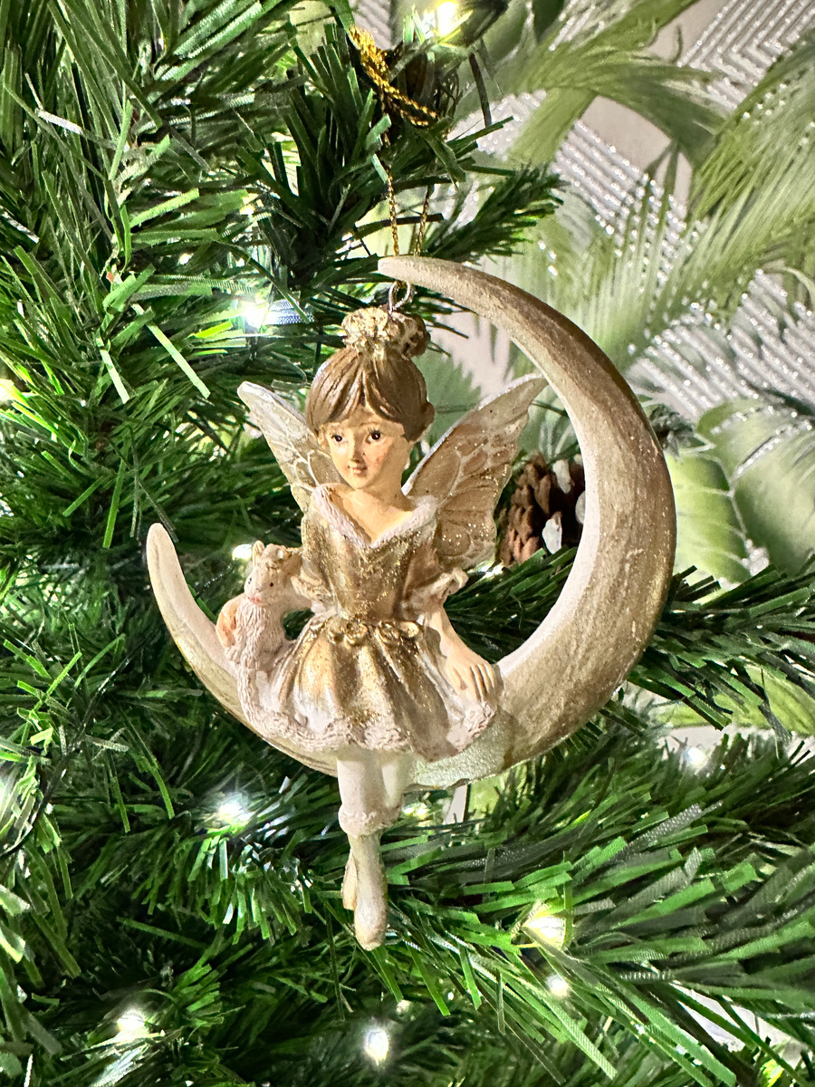 Здесь и далее малая часть наших елочных игрушек. Коллекцию пополняем каждый год.