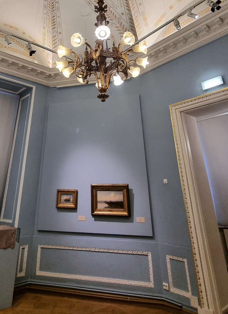 Залы выставки в Михайловском замке.