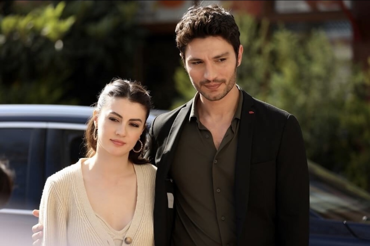 Кадр из сериала «Любовь, разум, месть» 