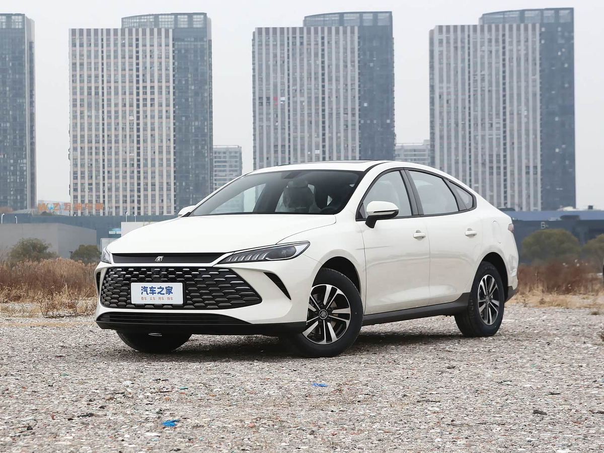 Бюджетный гибридный седан BYD Qin PLUS DM-i 2026