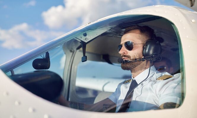 Самолёт оказался частным и принадлежал Владимиру. 