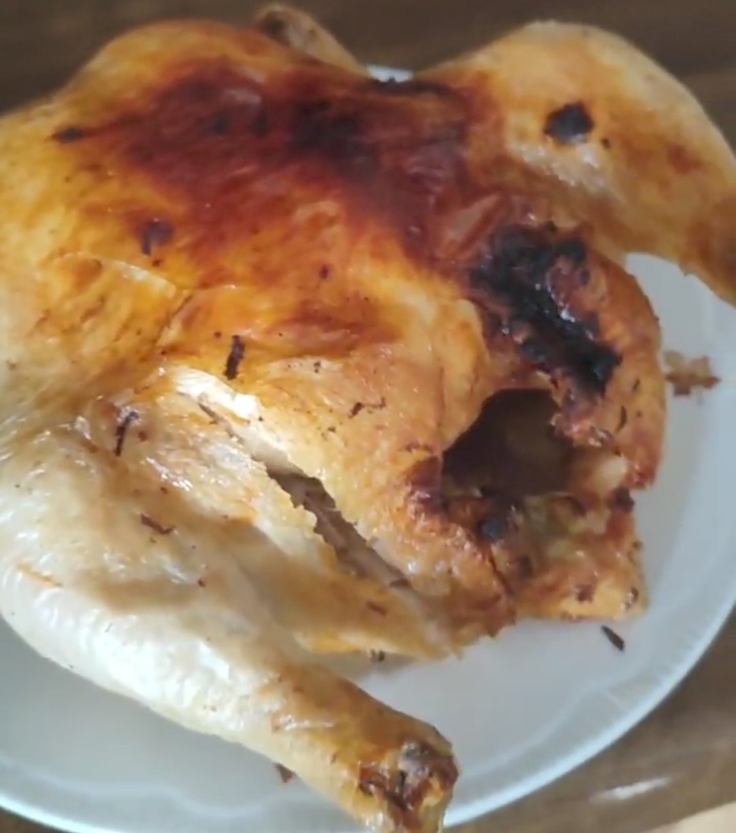 Оказывается я ничего не фотографировала из блюд. Только вот скриншот курицы сделала из видео. Но и тут она не идеальна, делала впервые. 