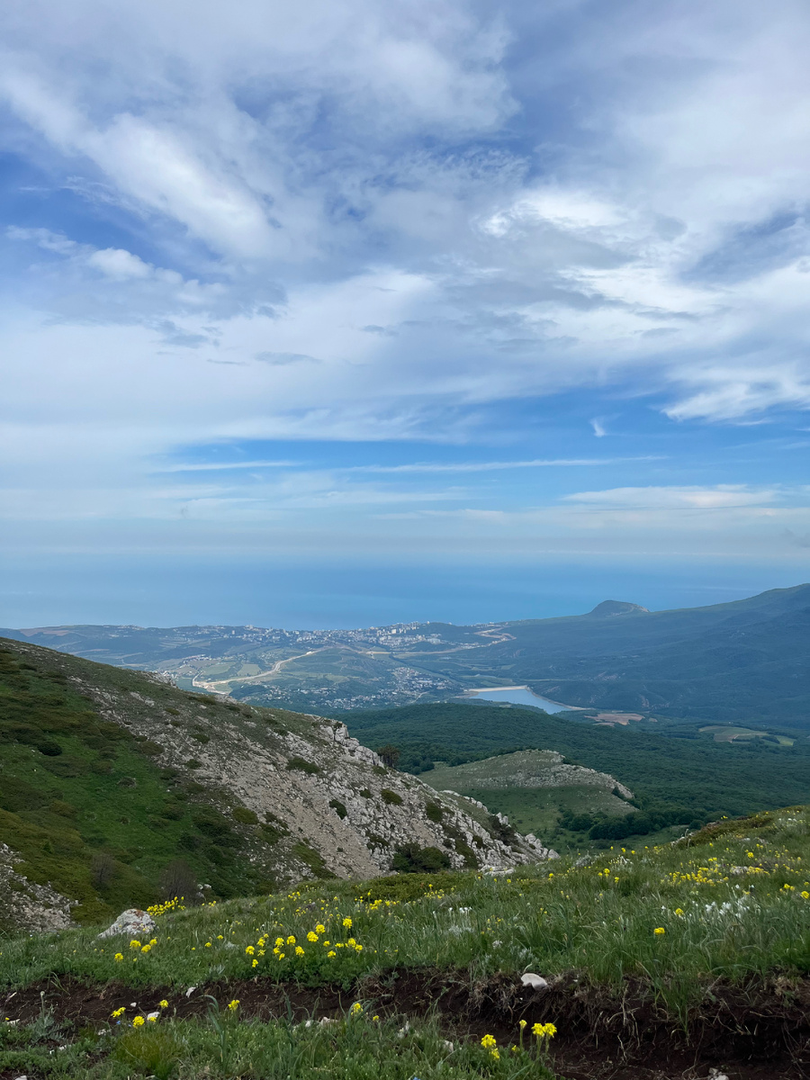 Вид с плато на Алушту. Фото автора.