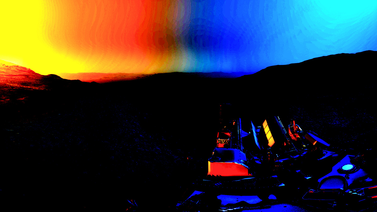 Правда почему-то все забывают написать, что это обычная компьютерная графика с градиентом вместо неба.