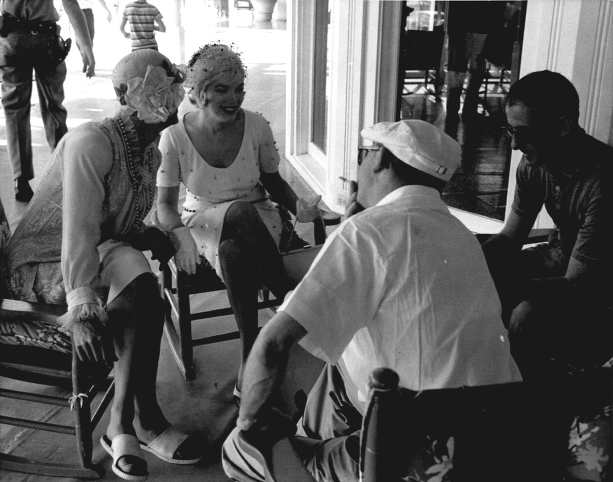 Мэрилин Монро и Билли Уайлдер на съемках фильма "Некоторые любят погорячее", 1958 год.