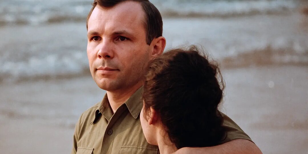 Отец бы гордился. Что известно о дочерях Гагарина