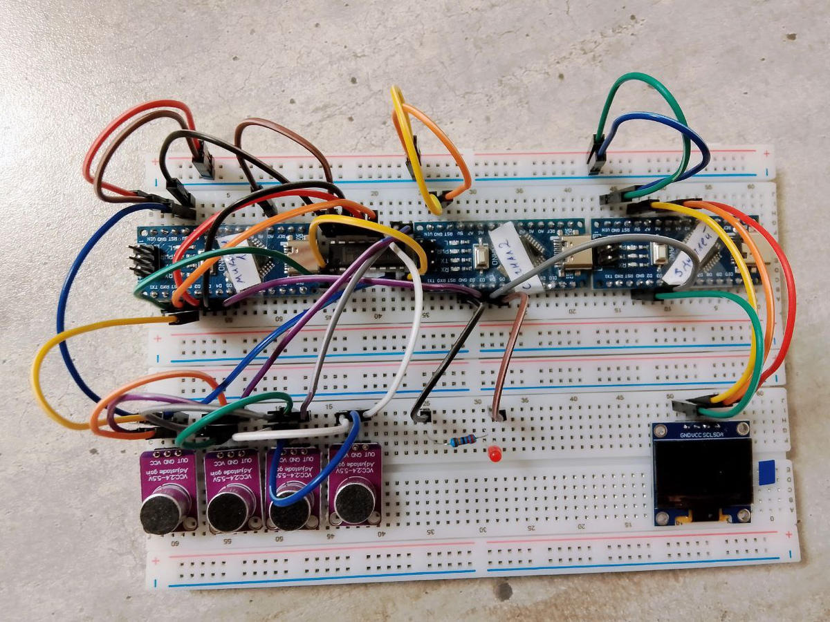 Версия 1.0 на макетной плате, где использовались 3 Arduino и мультиплексор: скромные аппетиты и амбициозная задача.