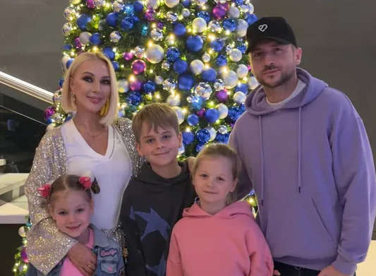 Лера Кудрявцева в Дубае встретилась с Сергеем Лазаревым - звёзды вместе с детьми посетили зрелищное представление