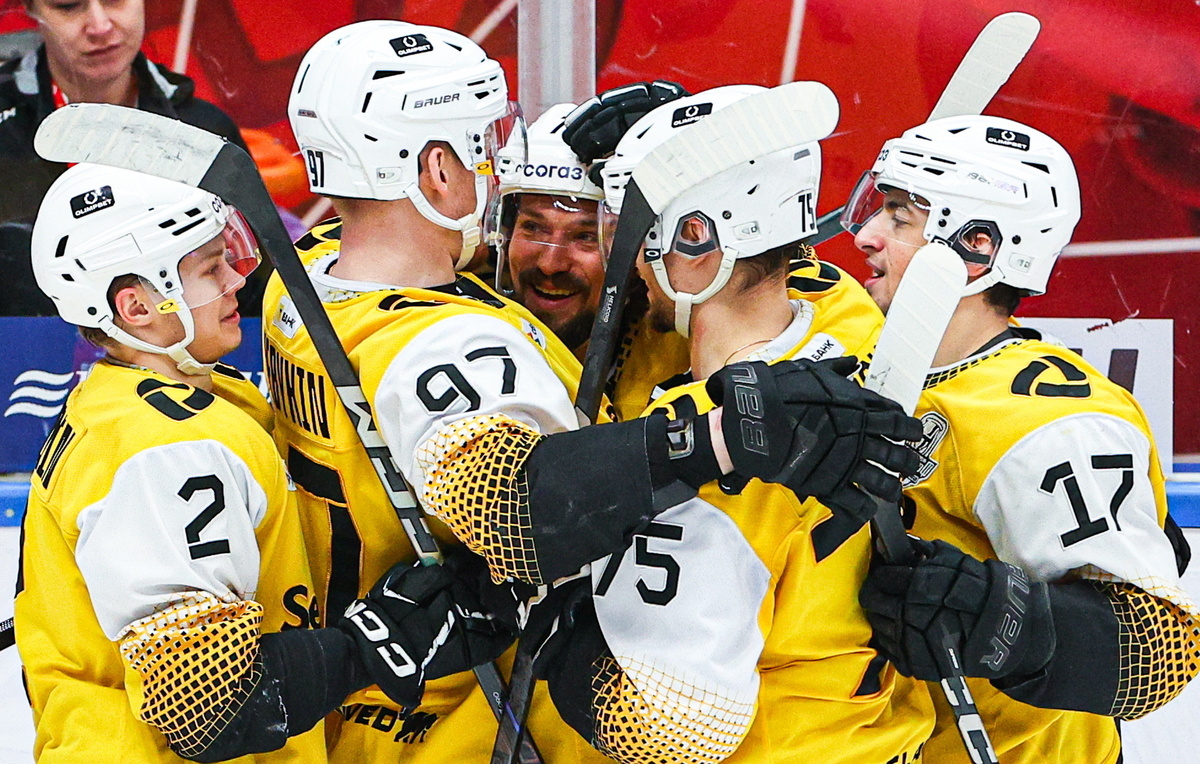    Хоккеисты "Северстали"  Софья Сандурская/ТАСС