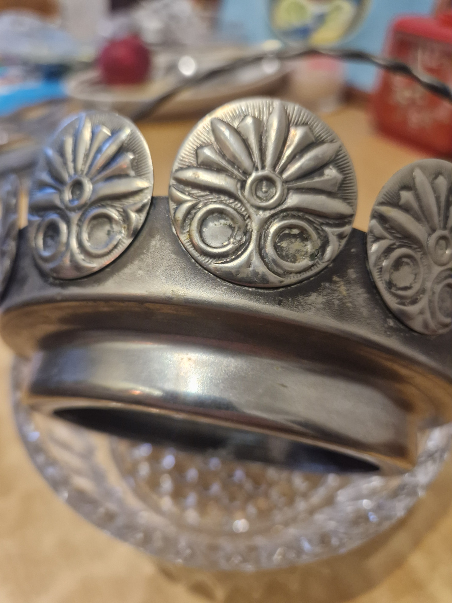 Подставка под вазочку