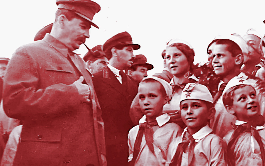  Иосиф Виссарионович в компании детей, 1930 г.