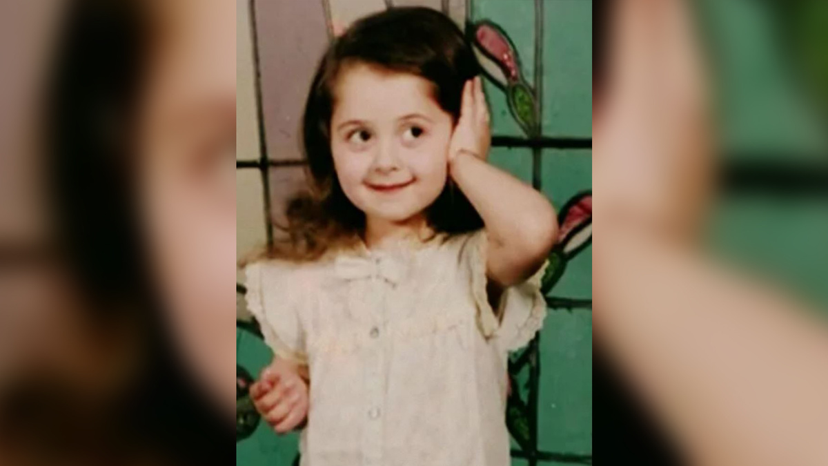 Лара в детстве.