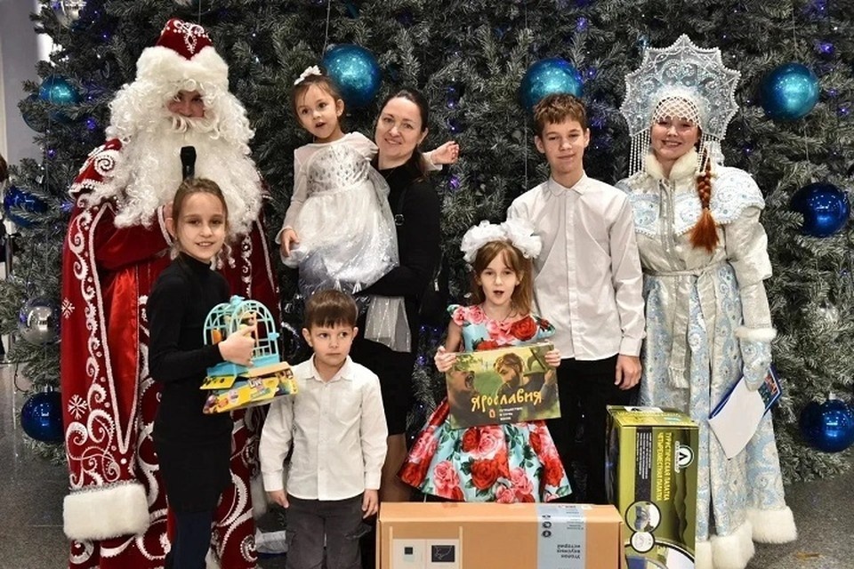    Дети получили подарки от "Елки желаний". Правительство Ярославской области