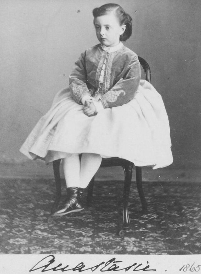 Великая княжна Анастасия Михайловна в детстве