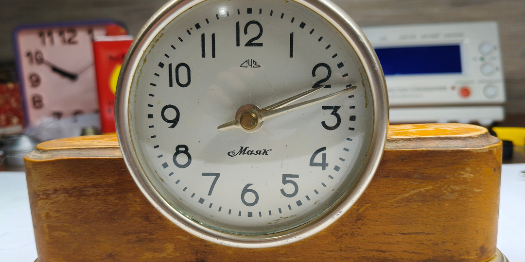 Часы Маяк настольные 1966 г. - репассаж.