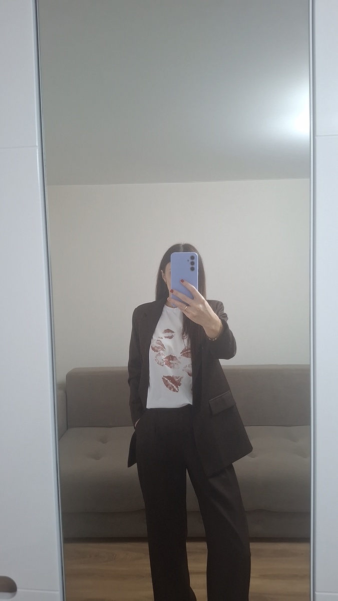 Перестала переплачивать: как дешёвый костюм с Wildberries стал моей самой стильной покупкой лета