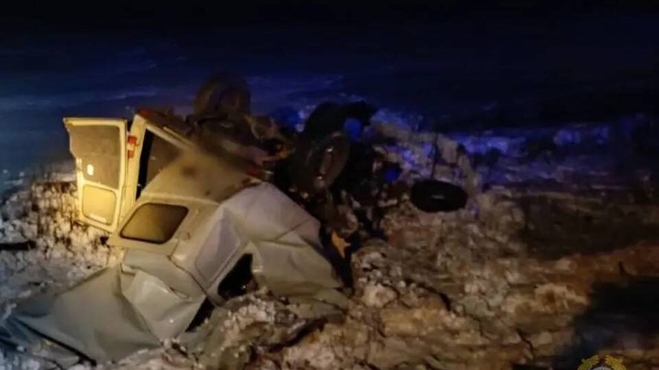 Появились фото и видео с места ДТП под Волгоградом, где погибли семь человек