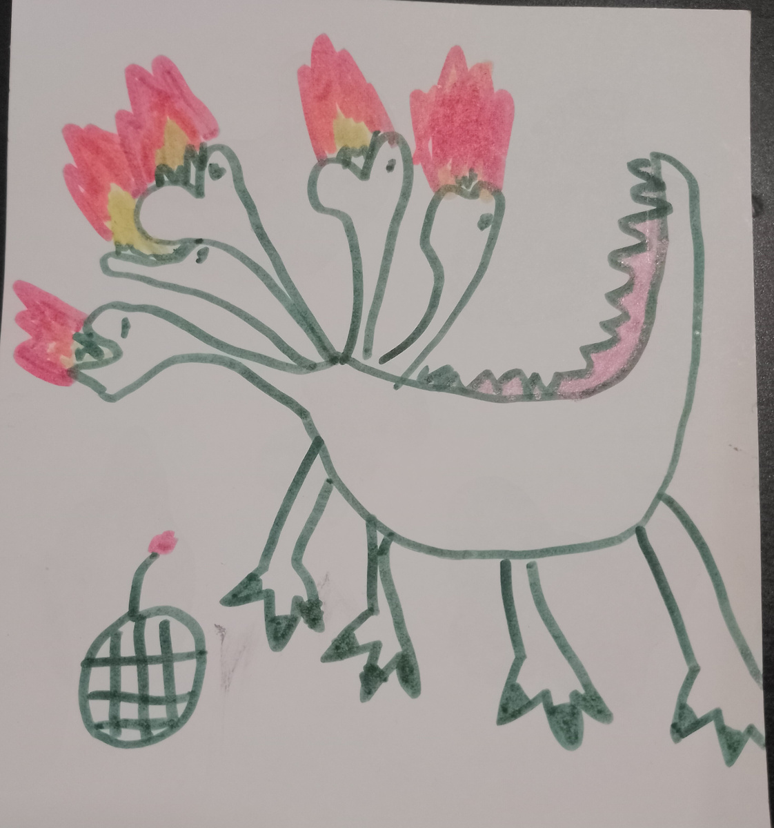 Лидин рисунок на слово "Hydra Bomb", написанное на маске для лица. 