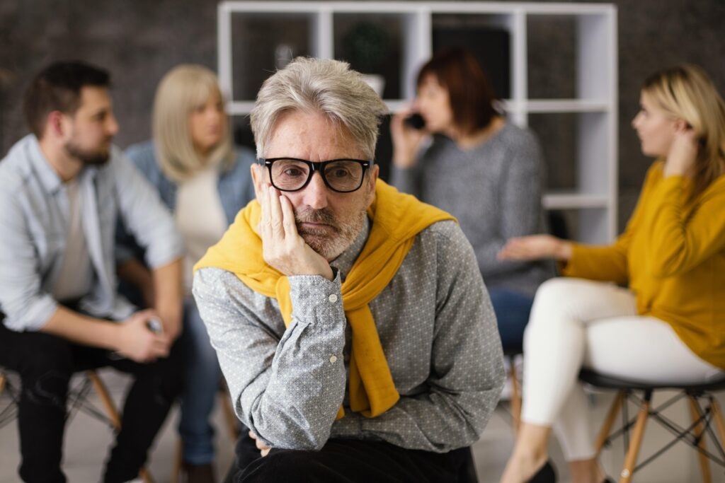 Умственное утомление после социального взаимодействия. Изображение: Freepik