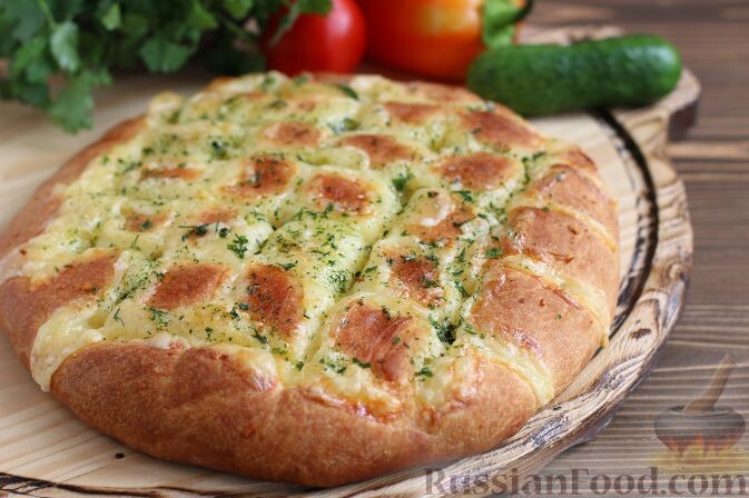 Чесночный хлеб обладает богатым вкусом. Он и пикантный, и пряный, и маслянистый. Испеките ароматный чесночный хлеб по проверенному рецепту