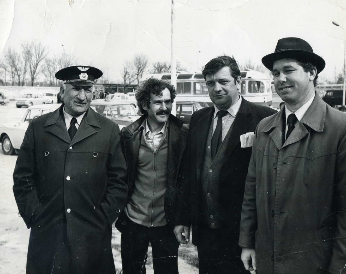 Фотография 1970-х годов с автобазы Анапского курортного совета. На ней (слева направо): Павел Степанович Хрищанович и его коллеги (фото из семейного архива). 