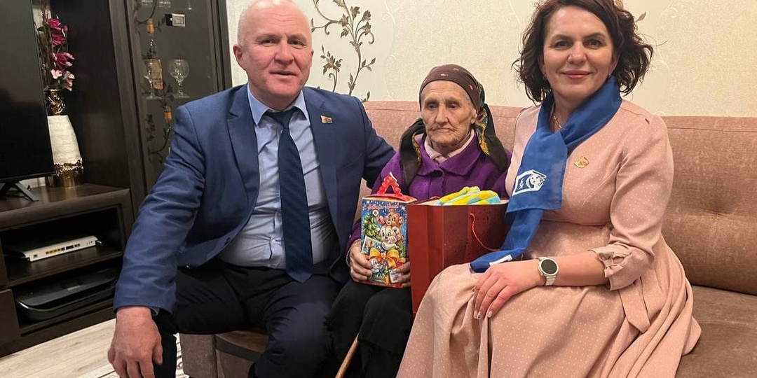 🇧🇾 С Годом белорусской женщины и Рождеством Христовым поздравили сегодня старейшую жительницу Столинского района