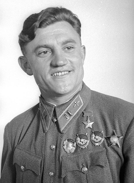 Зайцев Александр Андреевич — подполковник Советской Армии, участник Гражданской войны в Испании, боёв на Халхин-Голе, советско-финской и Великой Отечественной войн, Герой Советского Союза (1939).