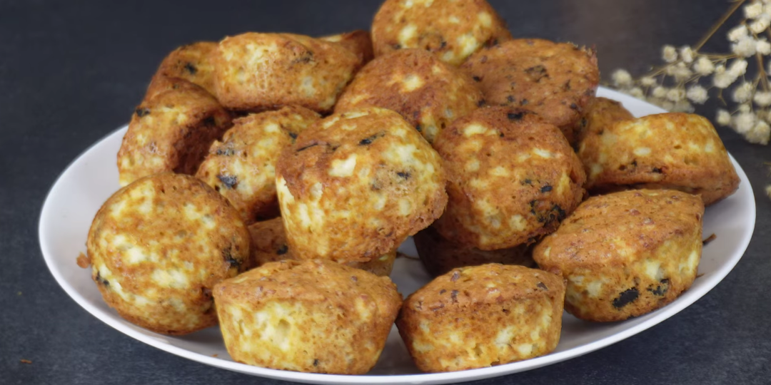 Это ТВОРОЖНОЕ ЧУДО! Готовится за 10 минут. Специально держу творог в холодильнике для такой выпечки...