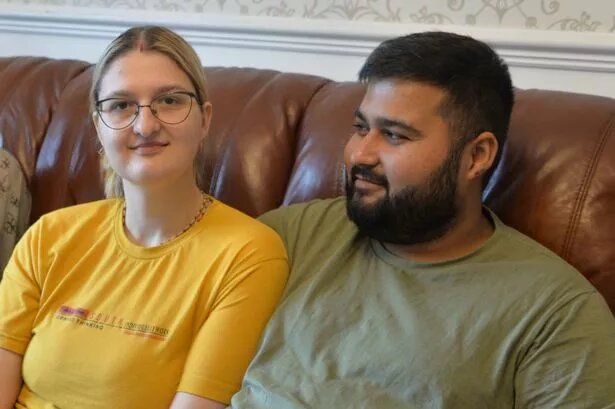 Родня мужа решила отметить Новый год у нас, не спросив меня. Я встретила их в халате и с чаем без сахара: «А мы вас не ждали»