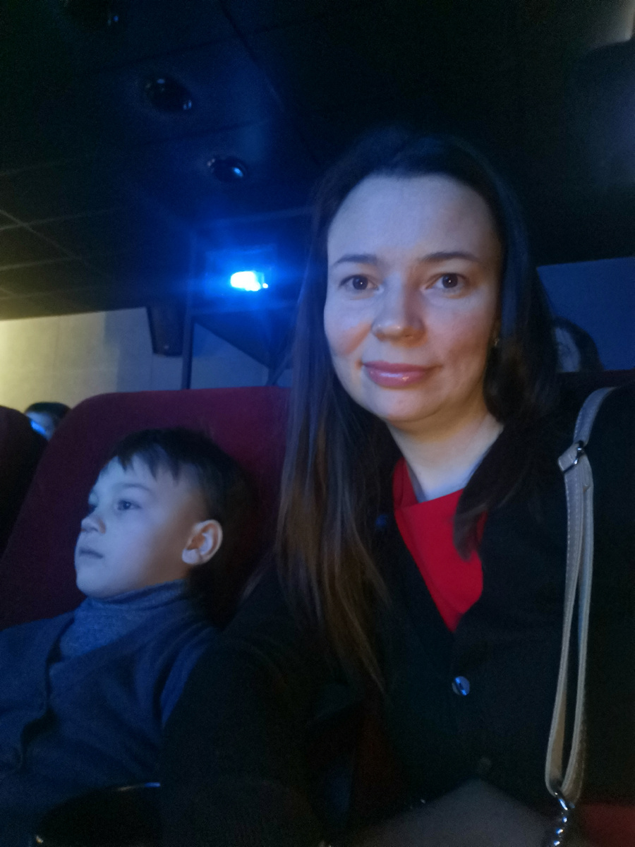 С Петей в кино на "Чебурашка 2" 