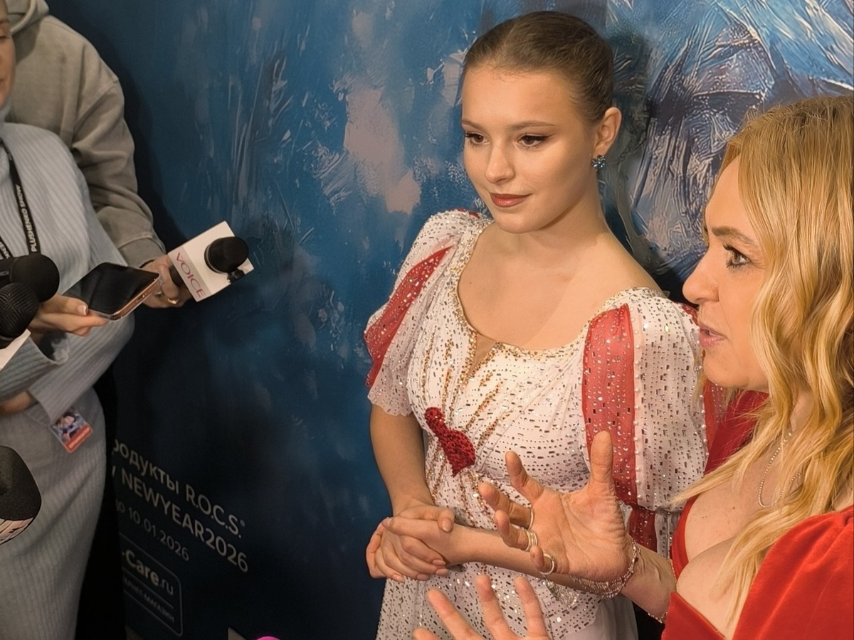 Анна Щербакова и Яна Рудковская на пресс-конференции. Фото: TeamShcherbakovaMAFiA