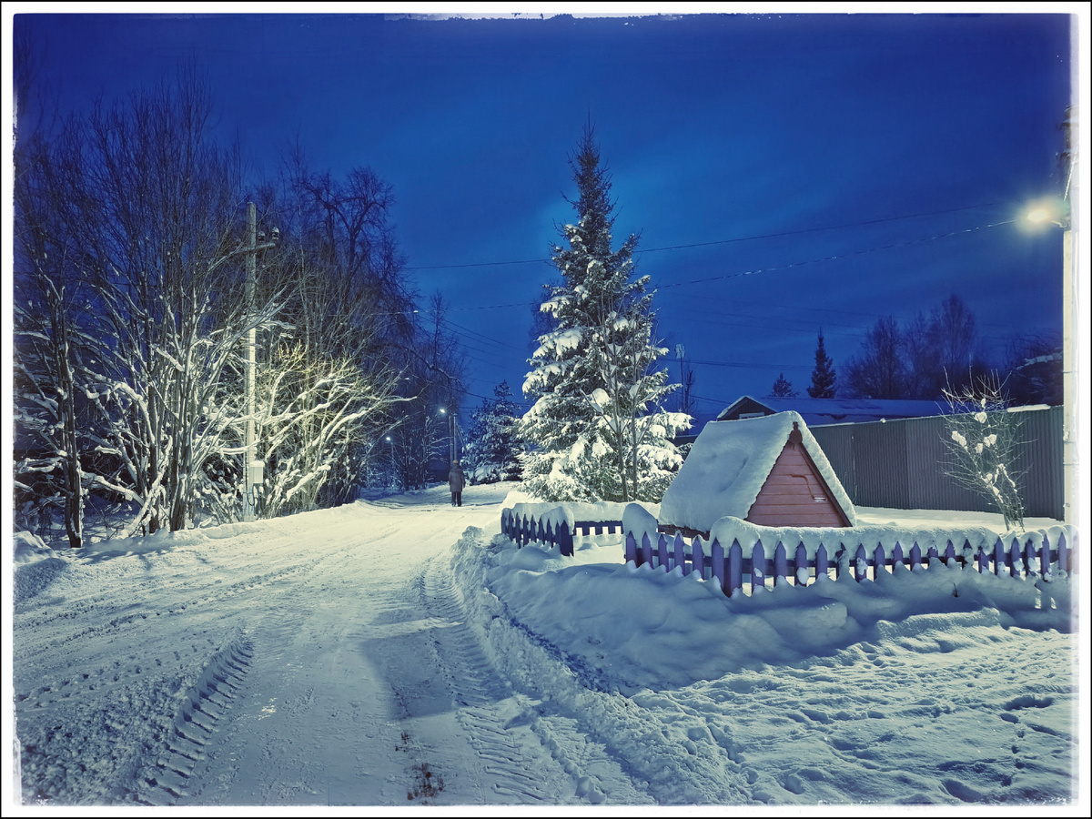Дереревнкий колодец. Теперь больше уже для красоты.