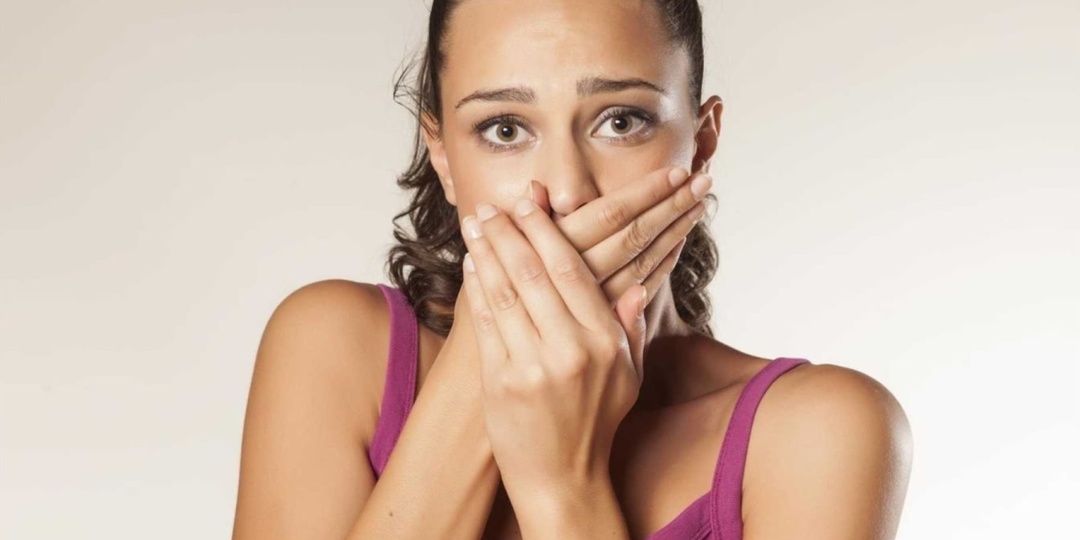 Врач рассказала, у кого и почему пахнет изо рта