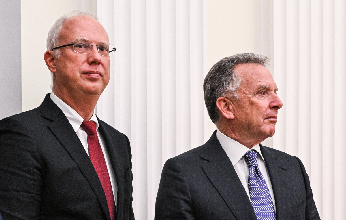    Спецпредставитель президента РФ по инвестиционно-экономическому сотрудничеству с зарубежными странами Кирилл Дмитриев и спецпредставитель президента США Стивен Уиткофф  Кристина Кормилицына/POOL/ТАСС