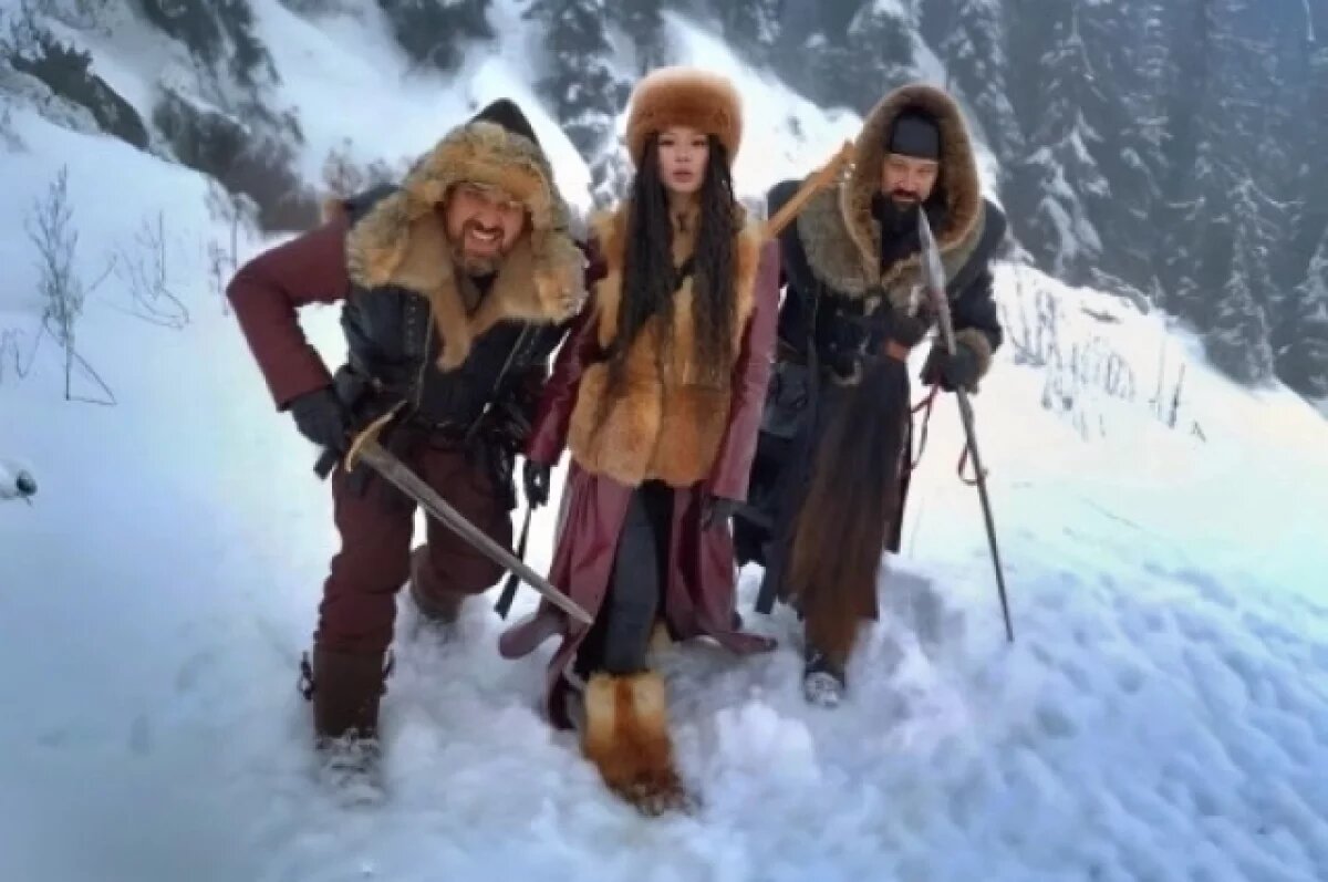    Хит о древней птице, скелет со стрелой в черепе.