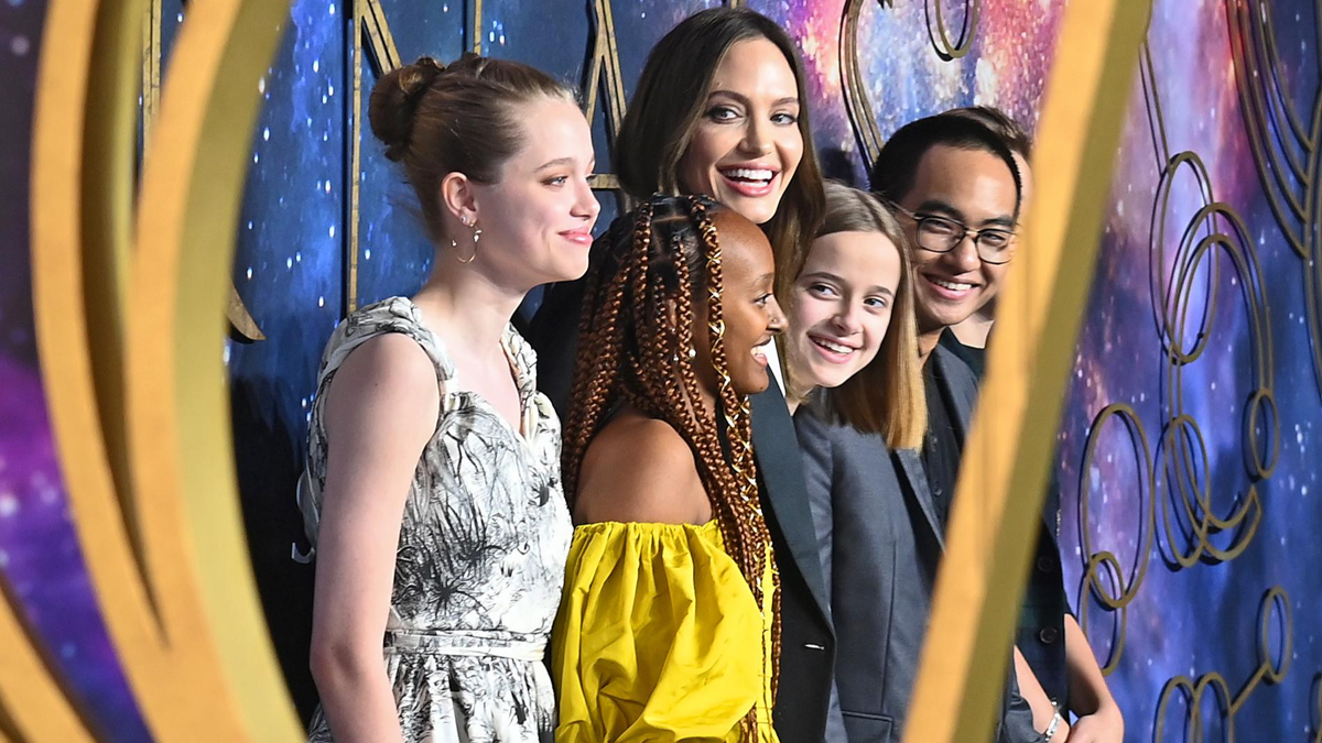    Анджелина Джоли с детьми. Фото: Getty Images