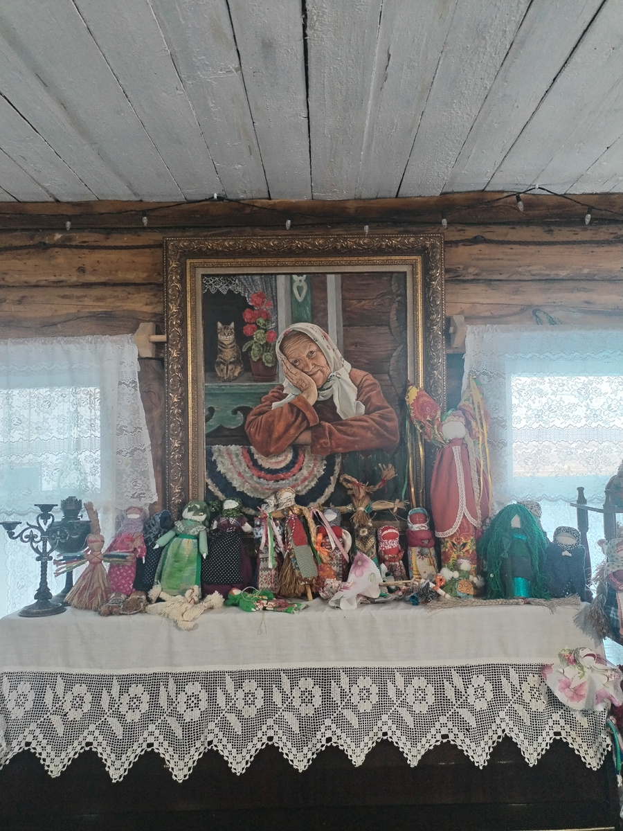 Очень мне понравилась картина в избе, так и повеяло от неё добром