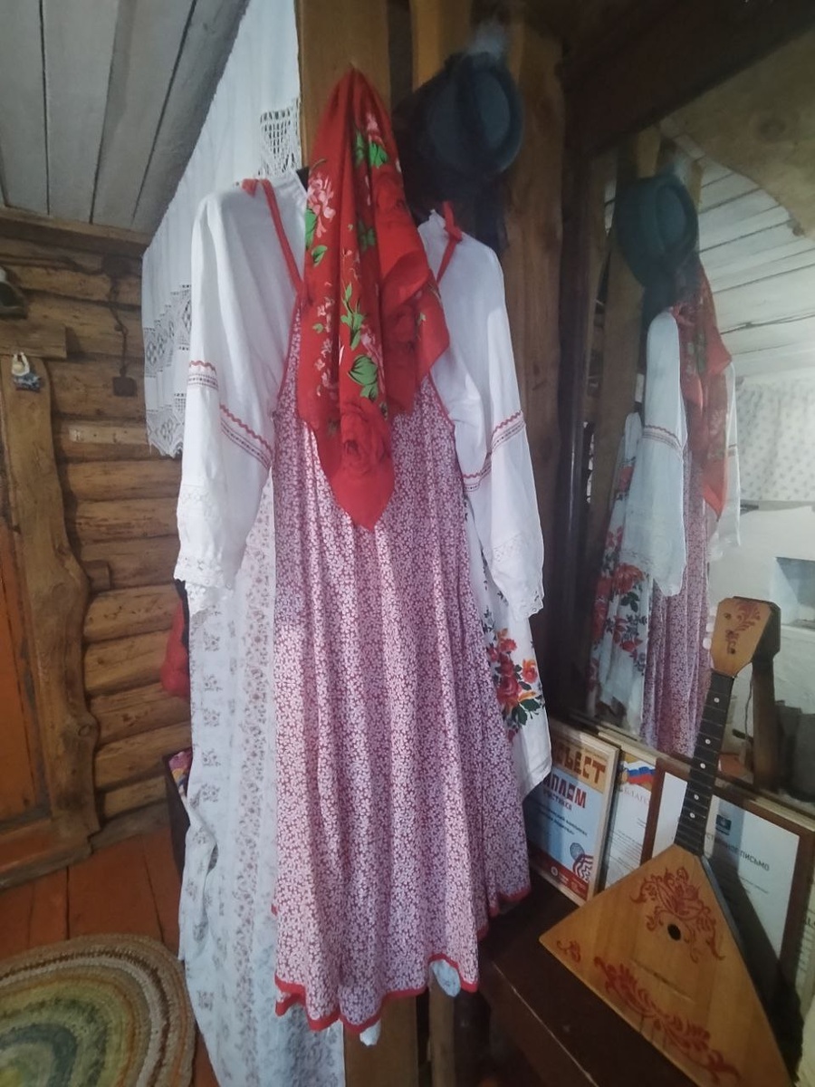 ...и нарядиться, и сыграть на балалайке