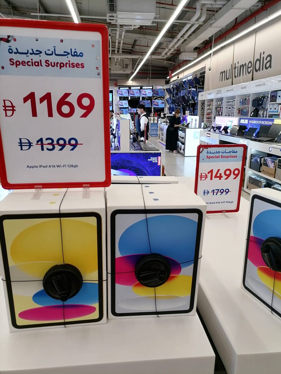 Все цены указаны в дирхамах перевод в доллары США делим на 3,67