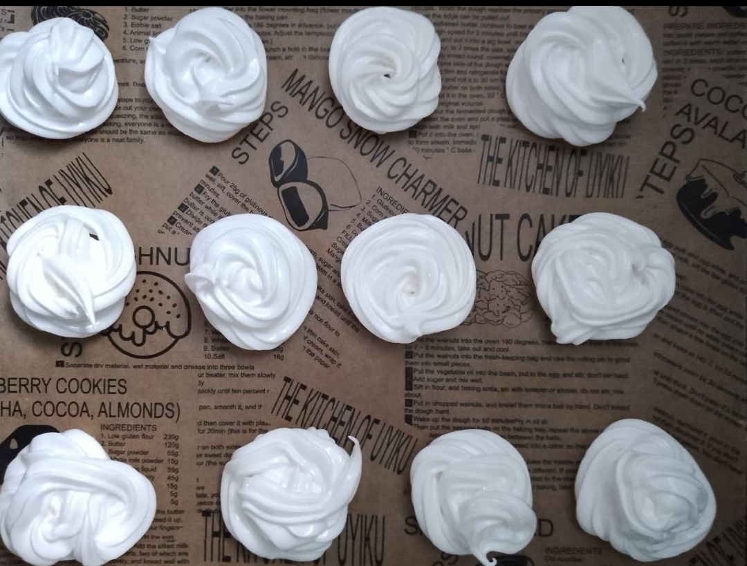 Вот такое безе у меня получилось