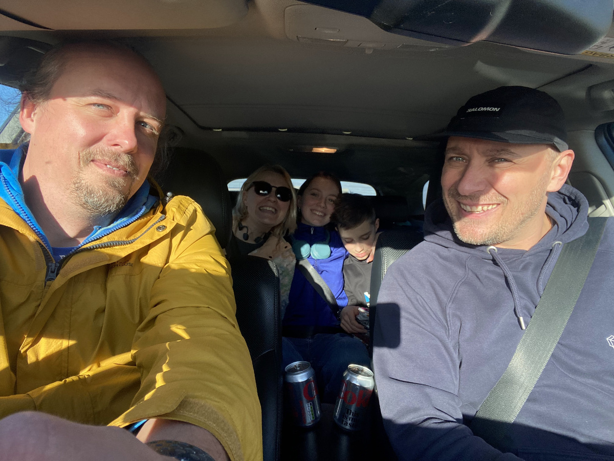 Погрузились