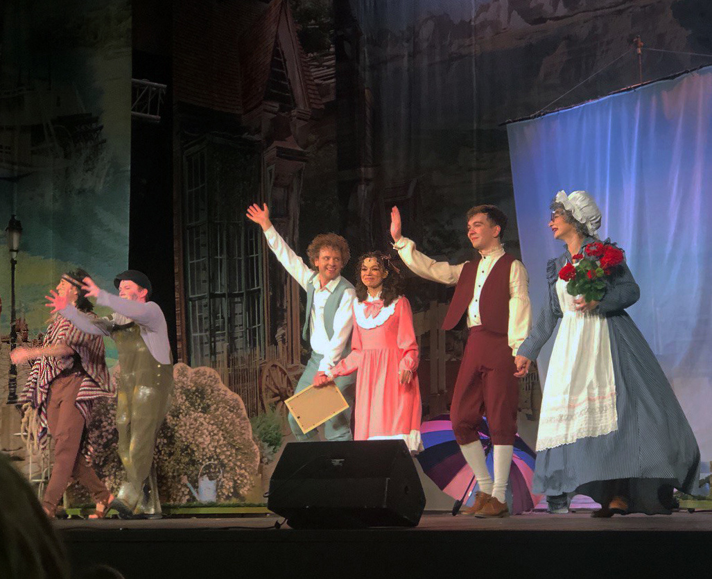 Сцена из спектакля