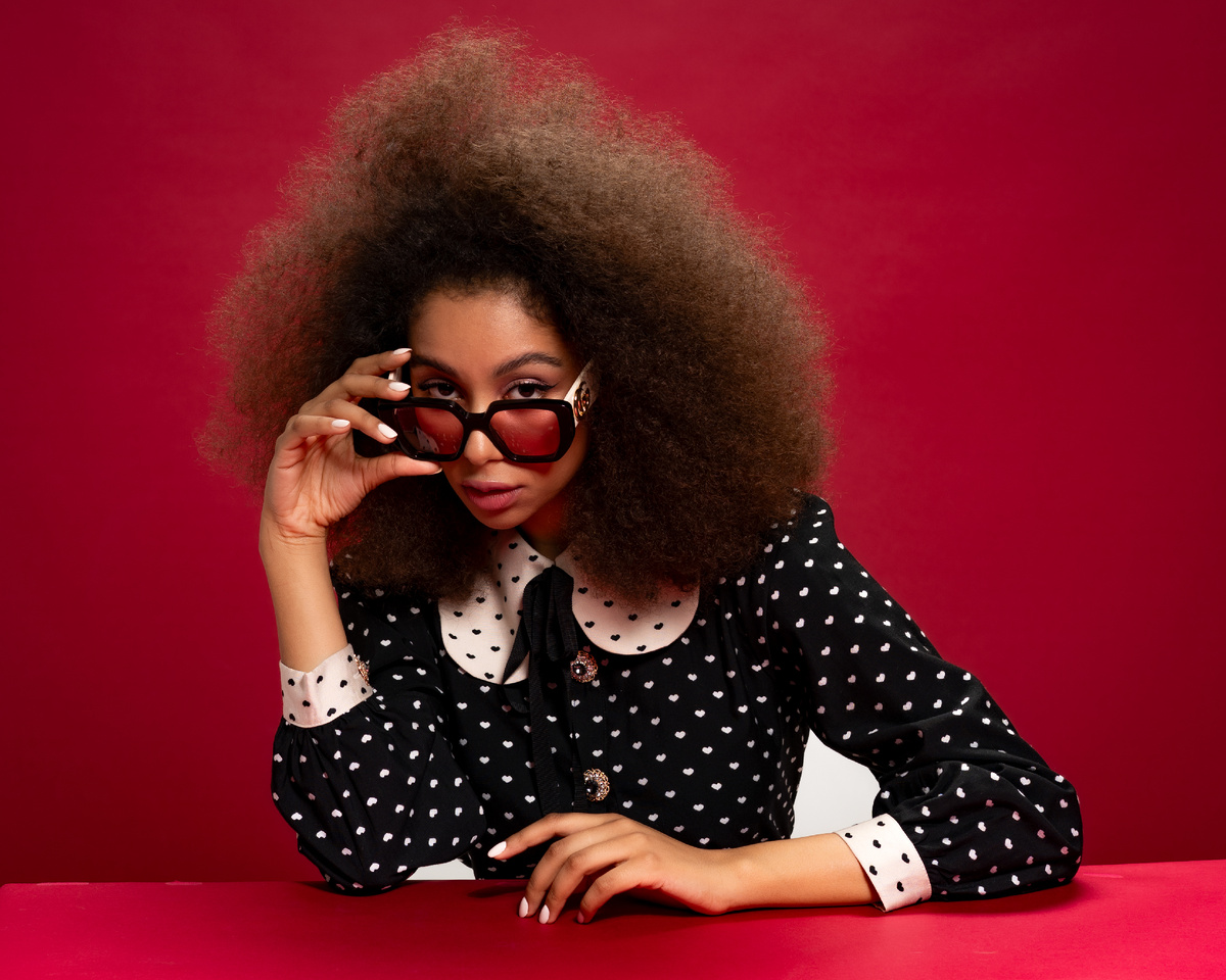 Пять советов, которые помогут мягко и постепенно освободиться от стеснения перед камерой: