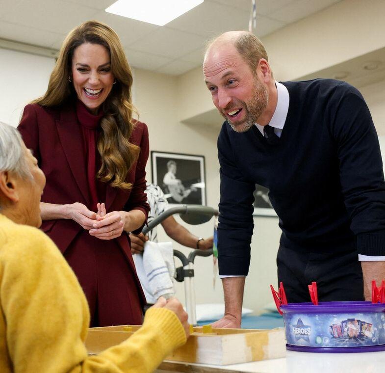    Источник: Getty Images | Кейт Миддлтон и принц Уильям посетили больницу.
