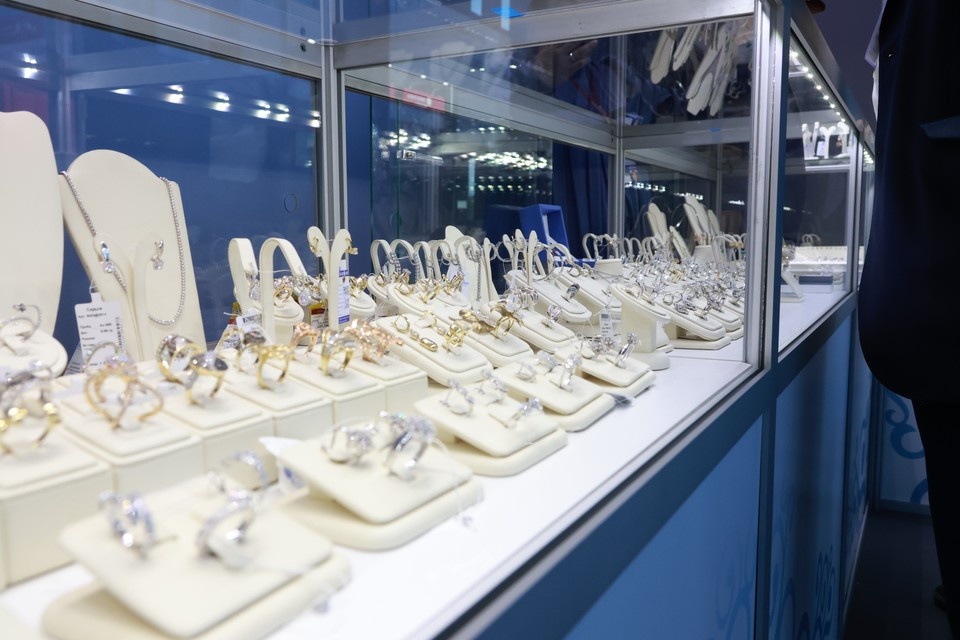    В Новый год два воришки под Ростовом обокрали ювелирный и провели каникулы за решеткой. Вероника ОВСЯННИКОВА