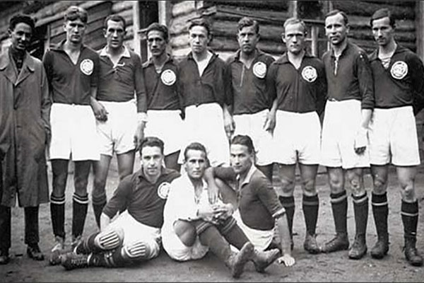 Сборная СССР в 1924 году перед матчем с Турцией