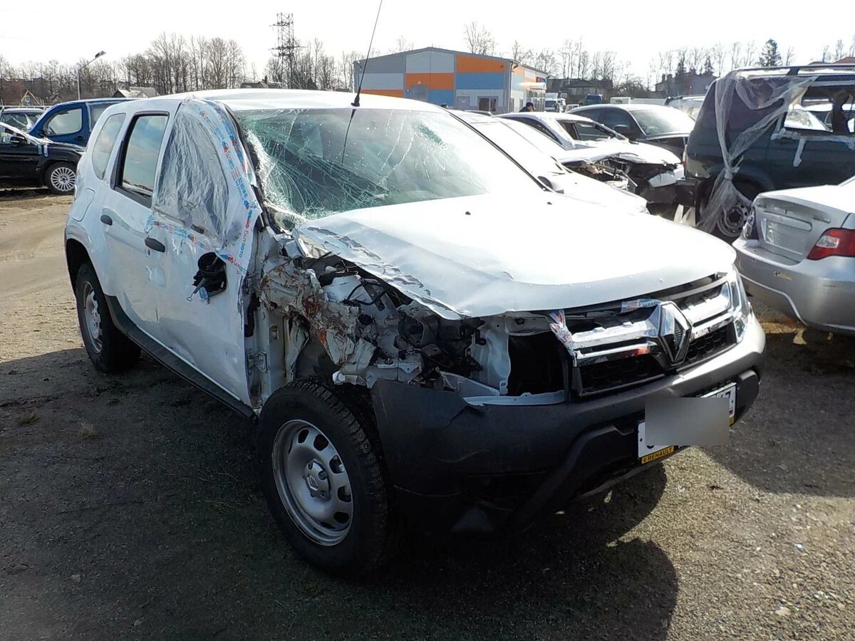 Реальность кусается: страховая выделила 196 тысяч. В автосервисе над этой суммой просто посмеялись, ценник ремонта здесь — в два раза выше