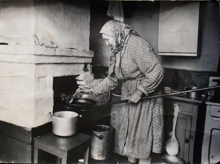 Картинка взята с открытого источника: https://psygazeta.ru/images/materialy/0-2024/feb/22/rus-pechka-2.webp Картинка взята с интернета: https://psygazeta.ru/images/materialy/0-2024/feb/22/rus-pechka-2.webp